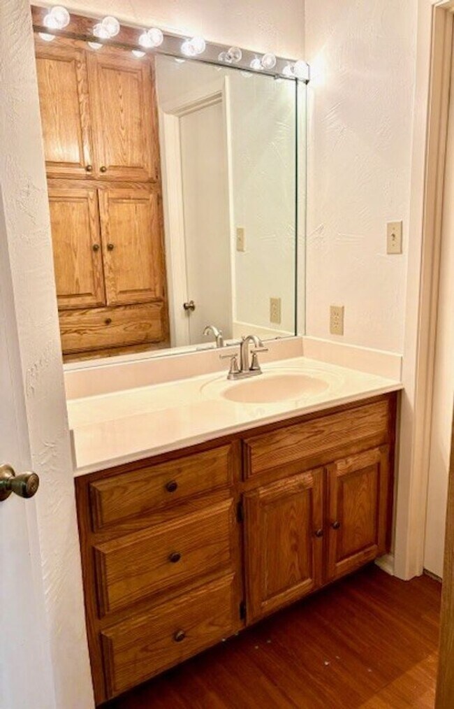 Building Photo - Charming 3-Bed, 2-Bath Home in China Sprin...