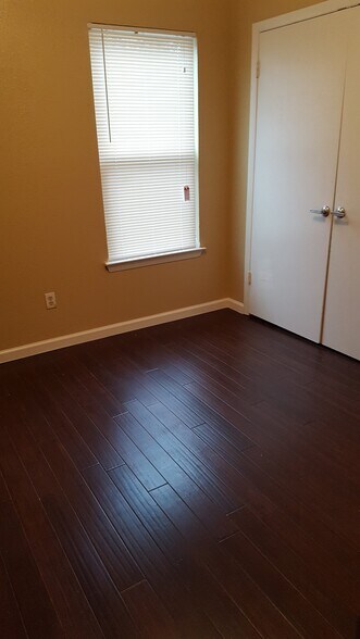 Room 2 - 904 Bret Ln