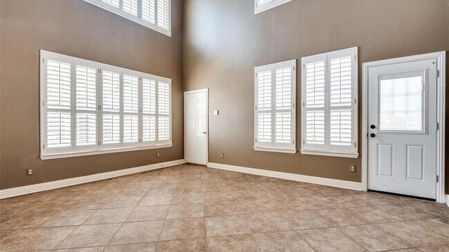 Building Photo - 452 Richmond St