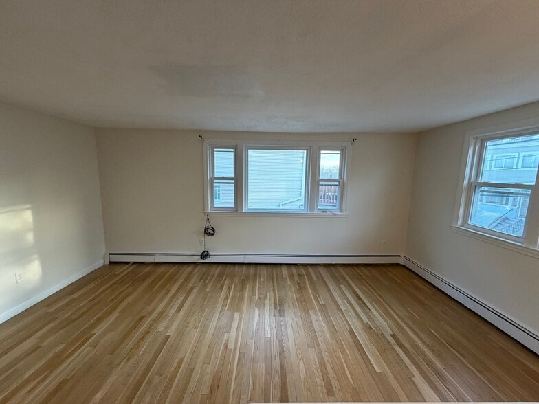 Building Photo - 15 Weymouth Ave