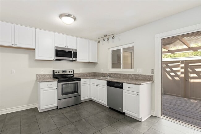 Building Photo - 5749 E Creekside Ave