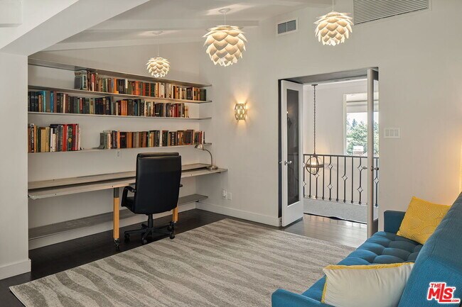 Building Photo - 1323 Club View Dr