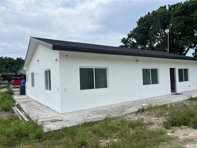Building Photo - 15430 SW 194th Ave