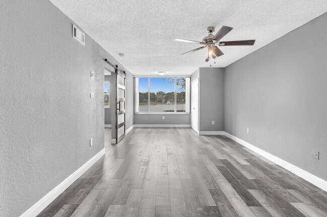 Building Photo - 2820 N Oakland Forest Dr