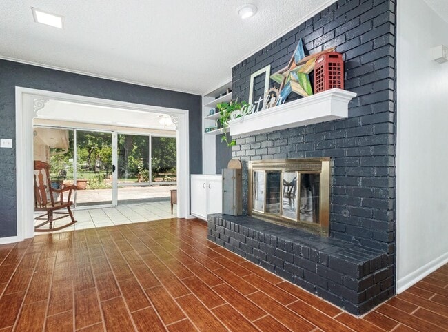 Building Photo - 3 Bed 2.5 Bath Home | Garage | Beautiful C...