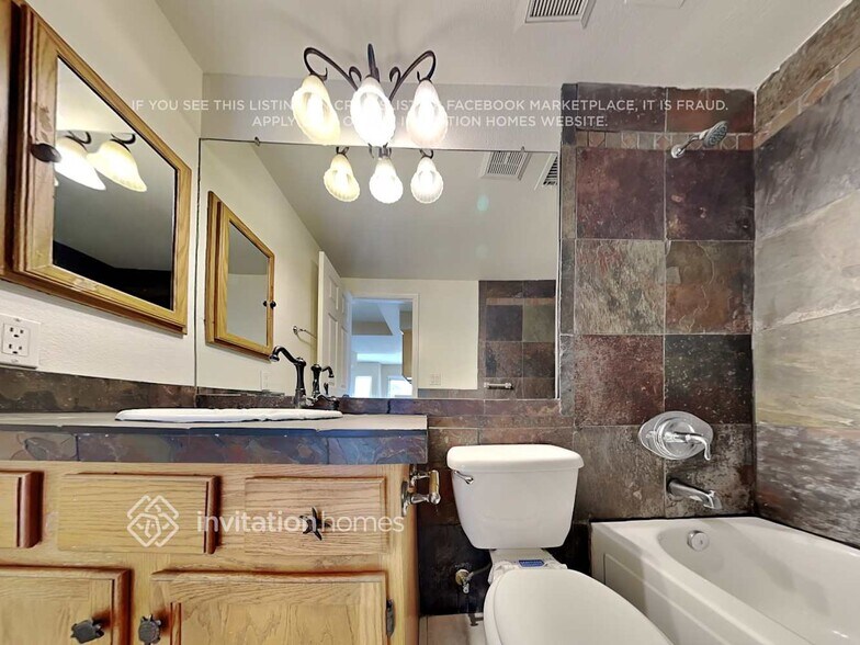 Building Photo - 1308 E Artesian Way
