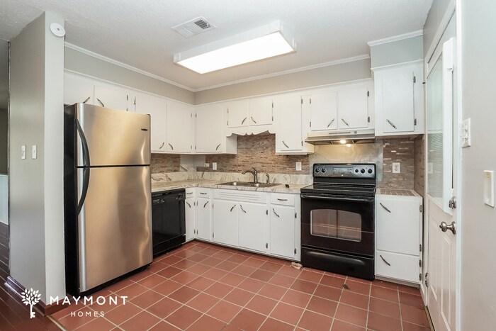 Building Photo - 3369 Patterson Dr