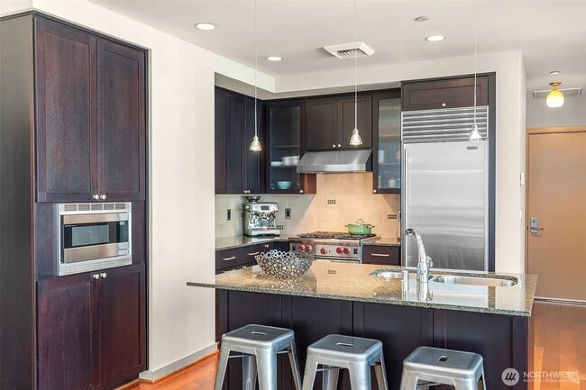 Building Photo - 1000 1st Ave