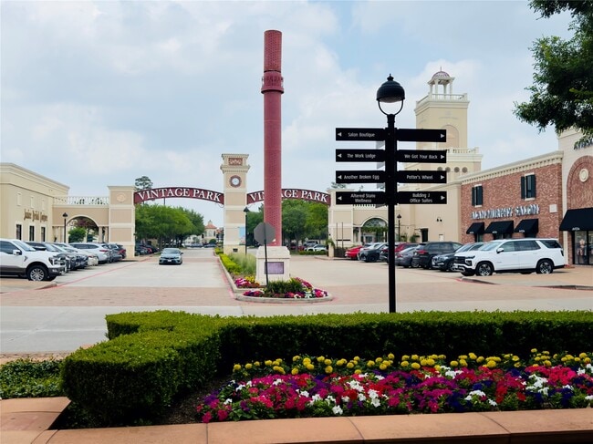 Building Photo - 14535 San Pietro Dr