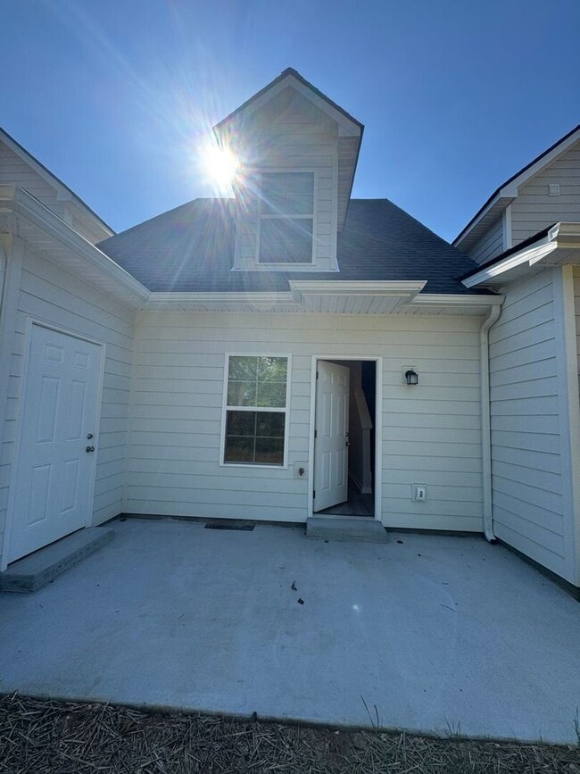 Building Photo - 205 Mountaindale Dr