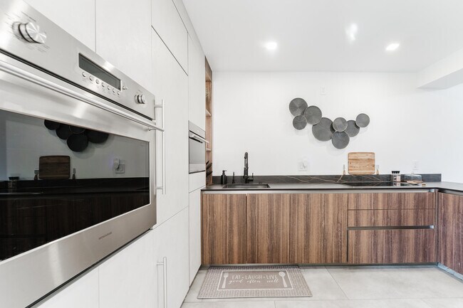 Building Photo - 800 E Camino Real