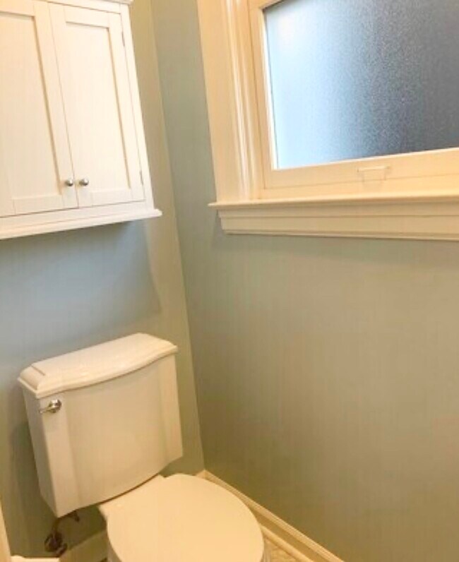 split bath toilet & sink - 2814 Baker St