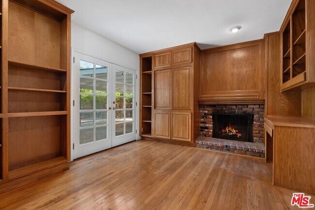 Building Photo - 3640 Meadville Dr
