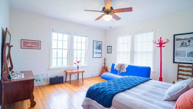 Building Photo - J19(A-B)