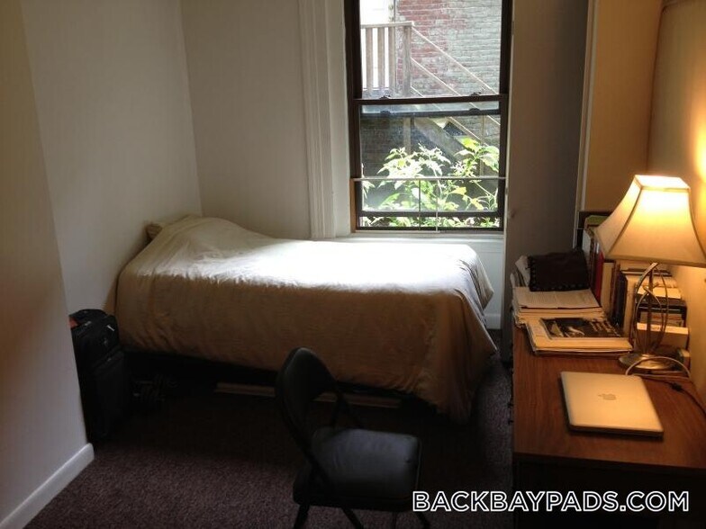 Building Photo - 405 Beacon St