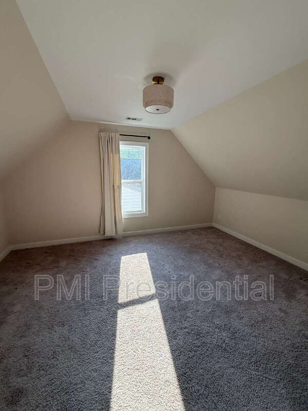 Building Photo - 13702 Danbury Dr