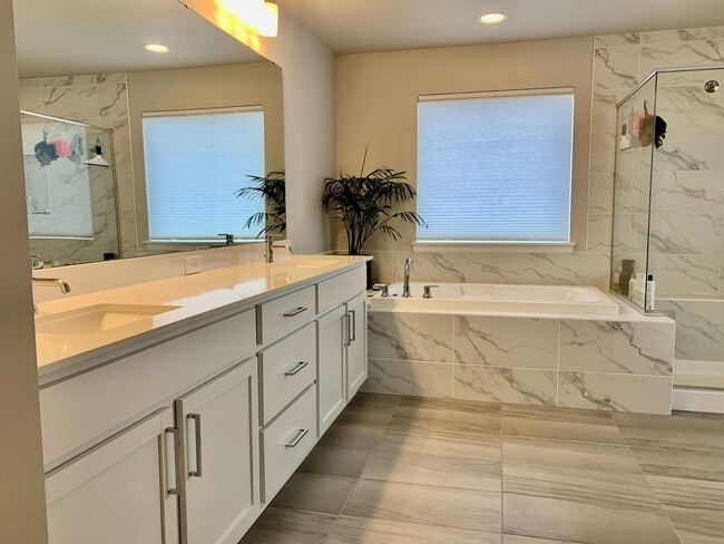 Building Photo - Beautiful New 2-Story Poulsbo Home