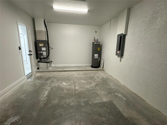 Building Photo - 1775 Glenway Ct