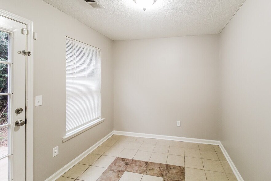 Building Photo - 401 Kendall Ln