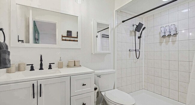 Building Photo - 5632 Terry St