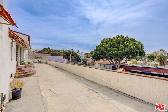 Building Photo - 288 S Coronado St