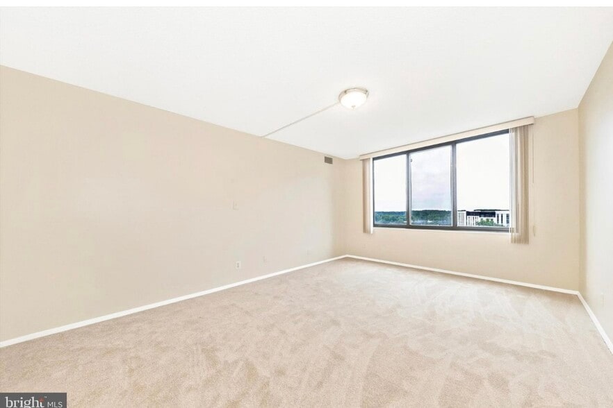 Building Photo - 5225 Pooks Hill Rd