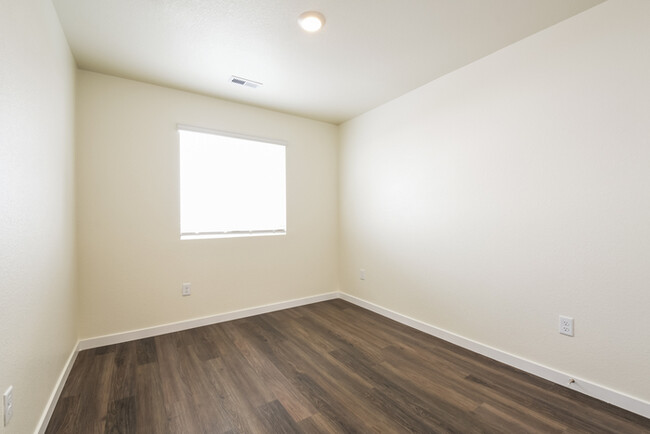 Building Photo - Bright Living in Thornton