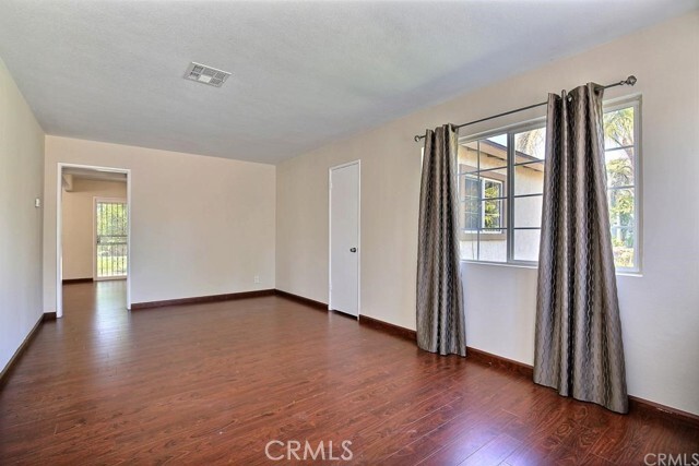 Building Photo - 821 N Alameda Ave