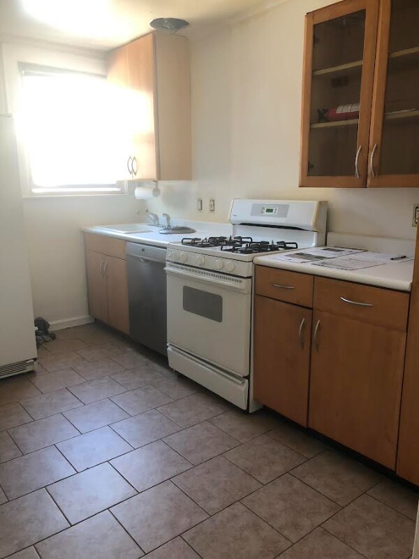 Primary Photo - 626 Midland Ave