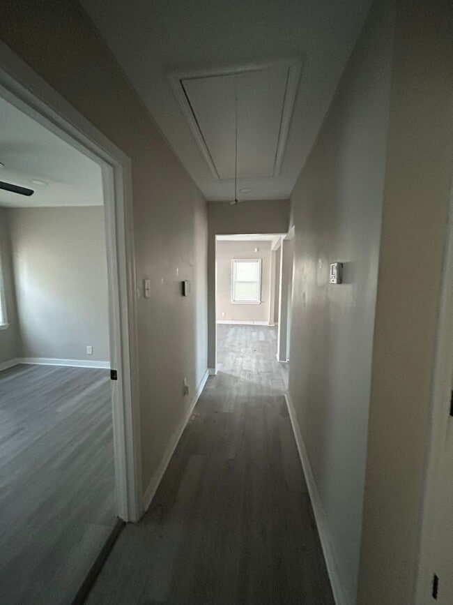 Building Photo - Ready to move in