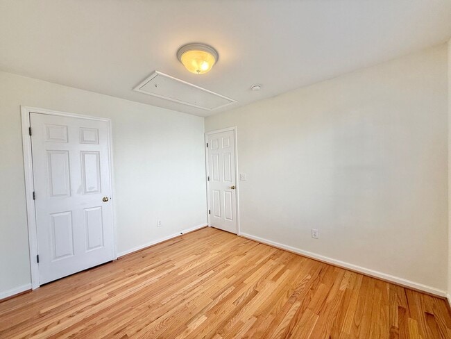 Building Photo - Charming 2BD, 2BA Durham Home with a Bonus Room/Office & Fenced Yard in a Prime Location