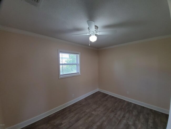 Building Photo - 217 S Jan Dr