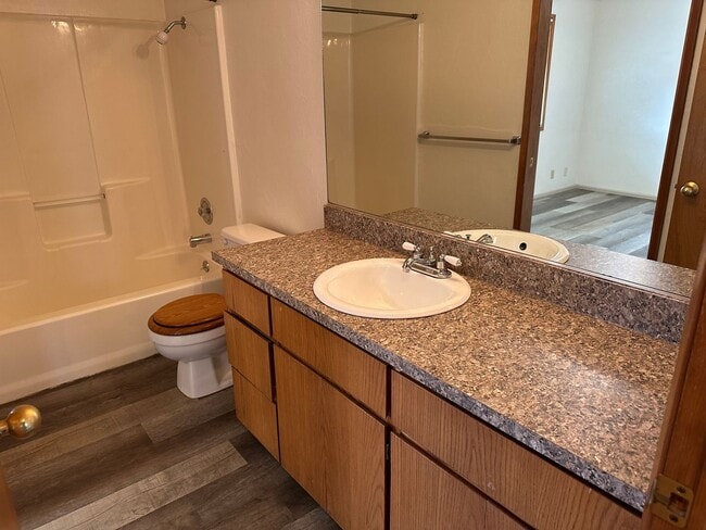 Building Photo - Cute 3-bedroom, 1-bathroom house in Springfield!