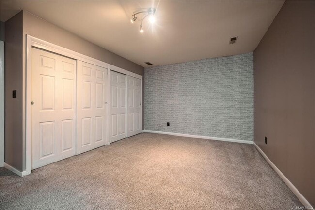 Building Photo - 150 N Bedford Rd