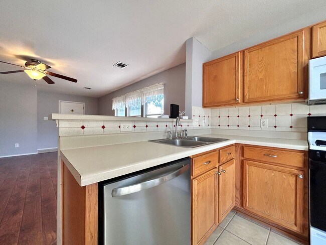 Building Photo - 3 Bed | 2 Bath – Cozy One-Level Home with ...
