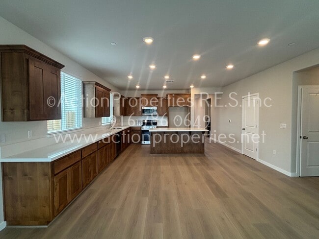 Building Photo - Action Properties Offering Roseville Solar: Inspiration Village Community Gated: 3 Bedroom 3 Bath...