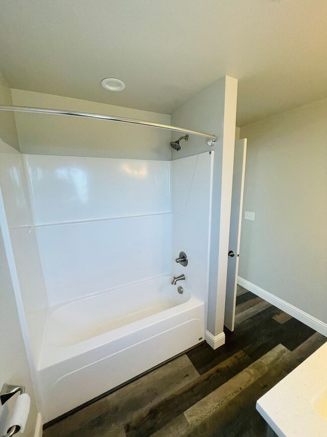 Building Photo - Entertainers delight, 3bdrm 2.5 bath home ...