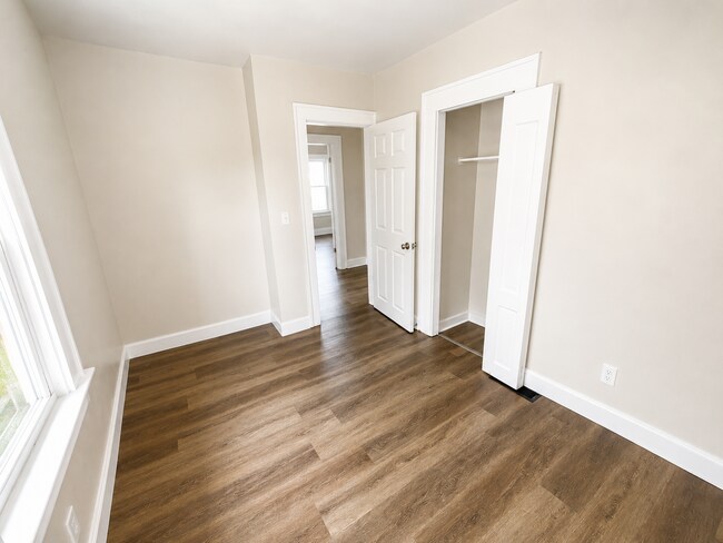 Building Photo - 427 S Richardson Ave