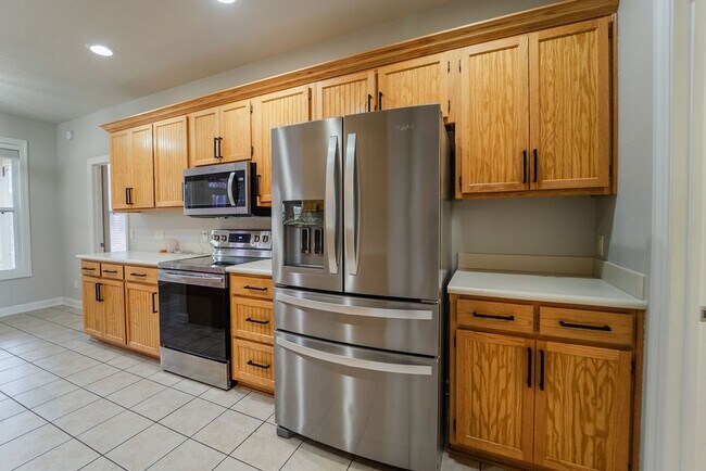 Building Photo - Charming 4 bedroom, 2 bathroom located in the picturesque Hot Springs Village