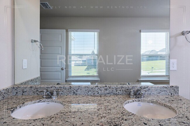 Building Photo - Stunning 2-Story 4 BD 2.5 BA House in Spanish Fort!