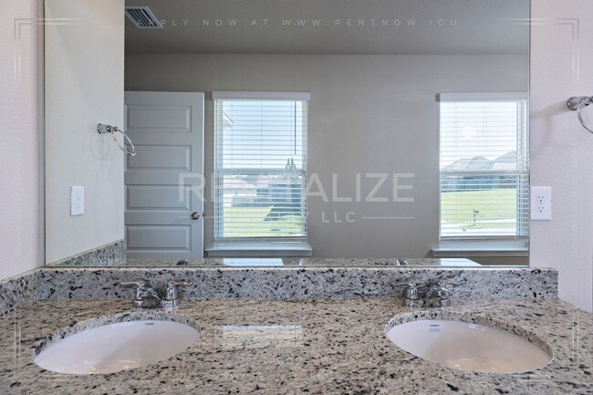 Building Photo - Stunning 2-Story House in Spanish Fort!