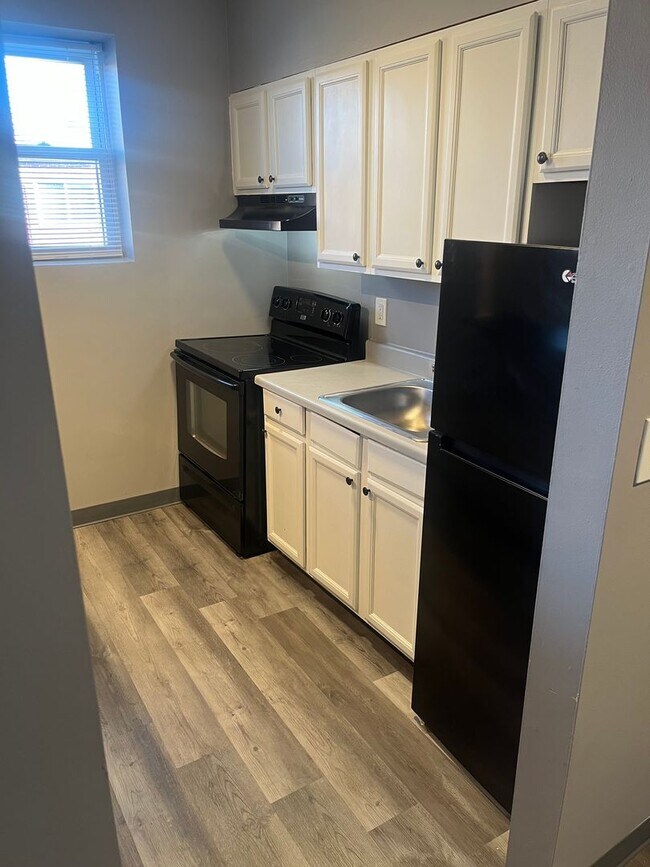 Building Photo - Now Leasing!