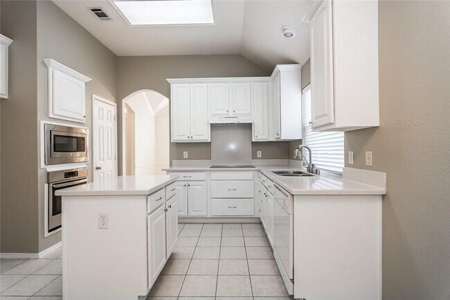 Building Photo - 2453 Cimmaron Dr