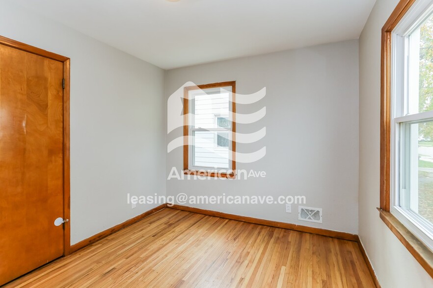 Building Photo - 1807 Giant St