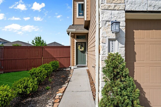 Building Photo - 25330 Fallen Acorn Ct