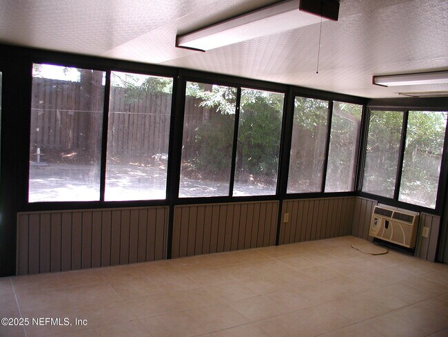 Building Photo - 7759 Spring Branch Dr N