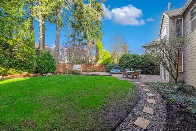 Building Photo - Lovely Lake Forest home