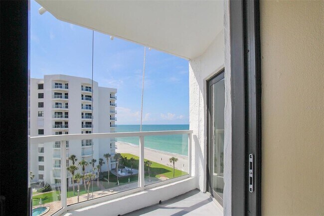 Building Photo - 1050 Longboat Club Rd