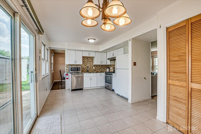 Building Photo - 40 Azalea Dr