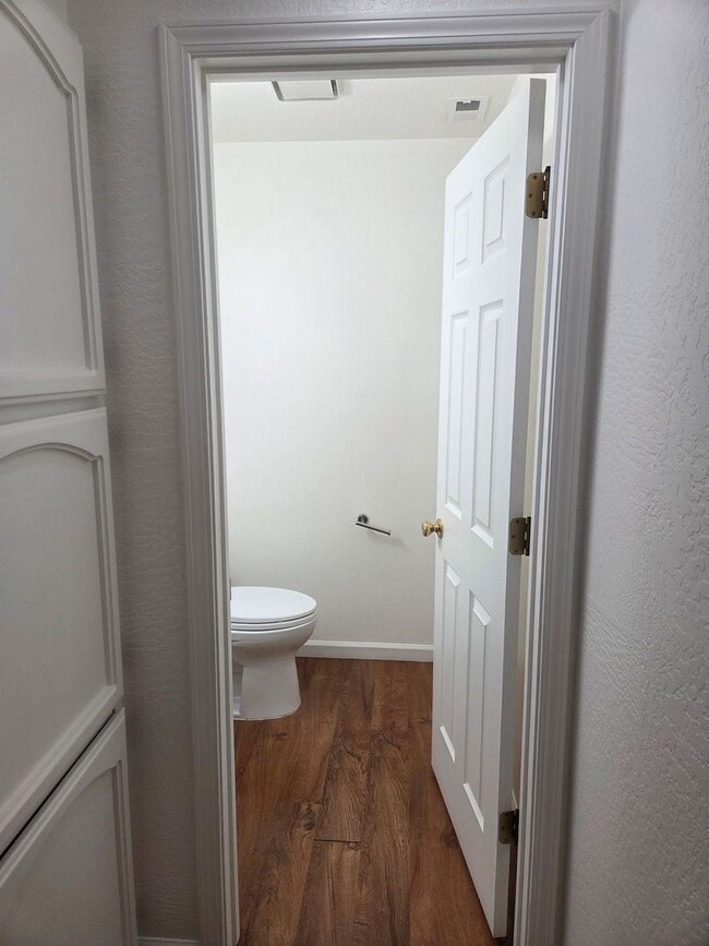 Building Photo - 3-Bedroom Condo Near Columbia Jr. College